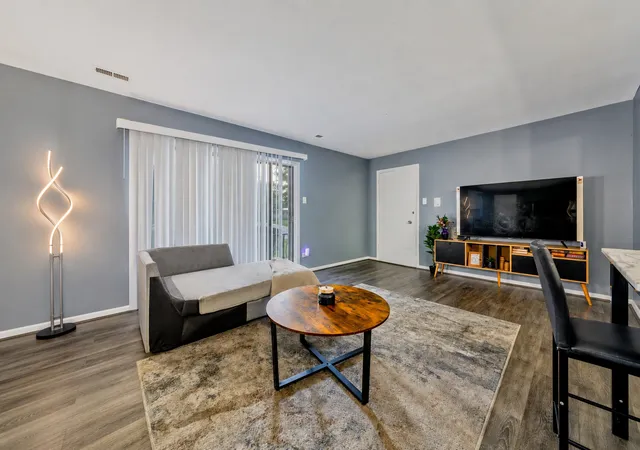 5th image of 627 N Carroll Pkwy #105, Glenwood, IL 60425 | MLS# 12695977