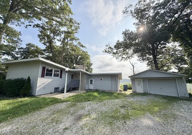 Homes for sale in Centralia, IL | 1708 Moonglow Rd, Centralia, IL 62801 | MLS# 12695995