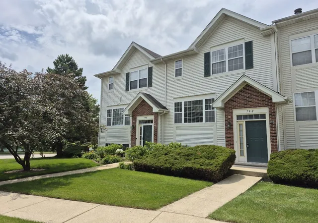 Homes for sale in Wheeling, IL | 742 River Mill Pkwy, Wheeling, IL 60090 | MLS# 12695999
