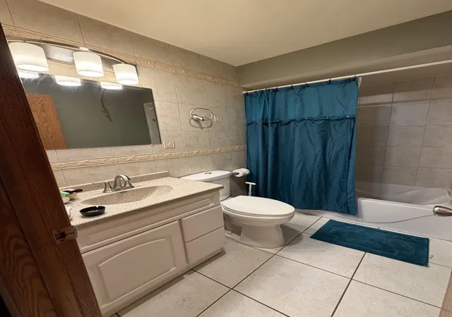 2nd image of 6313 S Oak Park Ave, Chicago, IL 60638
