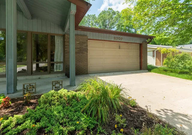 Homes for sale in Carbondale, IL | 2707 W Sunset Dr, Carbondale, IL 62901 | MLS# 12696018