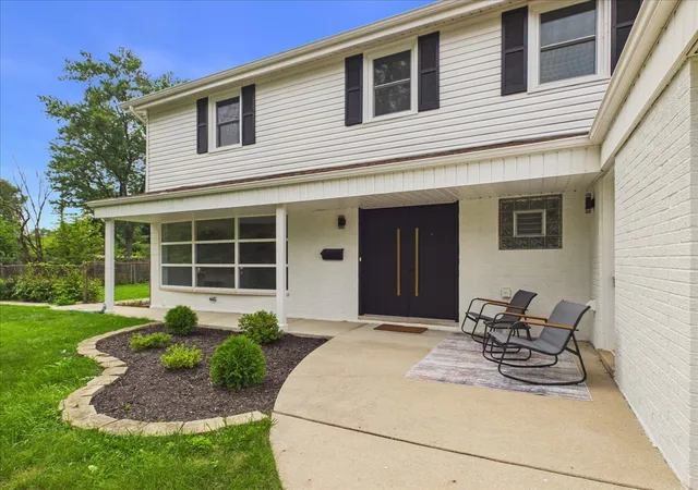 Photo 2 of Single family home for sale at 1504 Pfingsten Rd, Glenview, IL 60025 | MLS# 12696036 | Listing updated on 2026-09-12