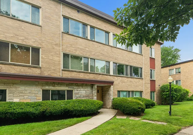2nd image of 2634 Central Dr, Flossmoor, IL 60422
