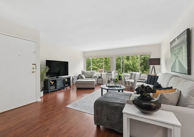 Listing Photo 5 - Condo for sale in building located at 2634 Central Dr, Flossmoor, IL 60422 - Unit #2E