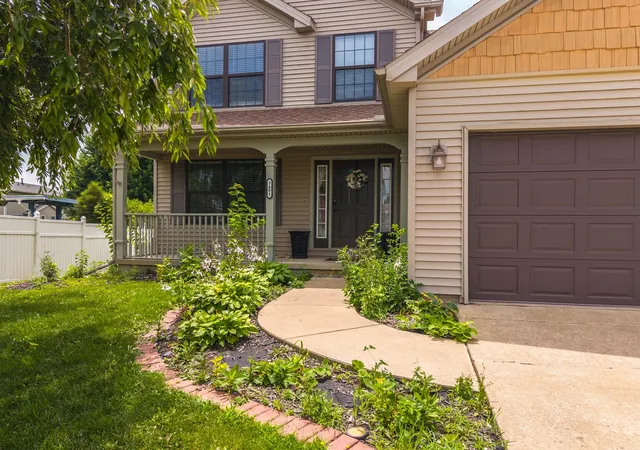Homes for sale in Bloomington, IL | 3401 Crossgate Dr N, Bloomington, IL 61704 | MLS# 12696087