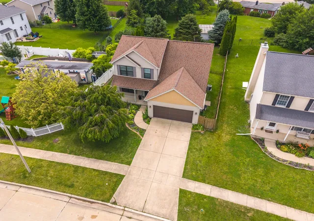 Homes for sale in Bloomington, IL | 3401 Crossgate Dr N, Bloomington, IL 61704 | MLS# 12696087