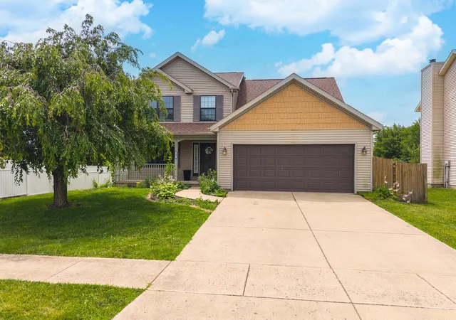Homes for sale in Bloomington, IL | 3401 Crossgate Dr N, Bloomington, IL 61704 | MLS# 12696087