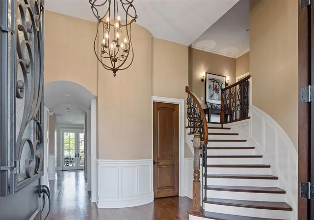 2nd image of 1109 Hohlfelder Rd, Glencoe, IL 60022 | MLS# 12696102