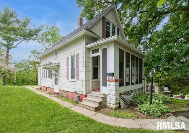 Homes for sale in Moline, IL | 2308 18th Ave, Moline, IL 61265 | MLS# 12696128