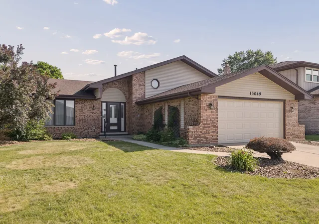 Homes for sale in Homer Glen, IL | 13049 Finch Ct, Homer Glen, IL 60491 | MLS# 12696137