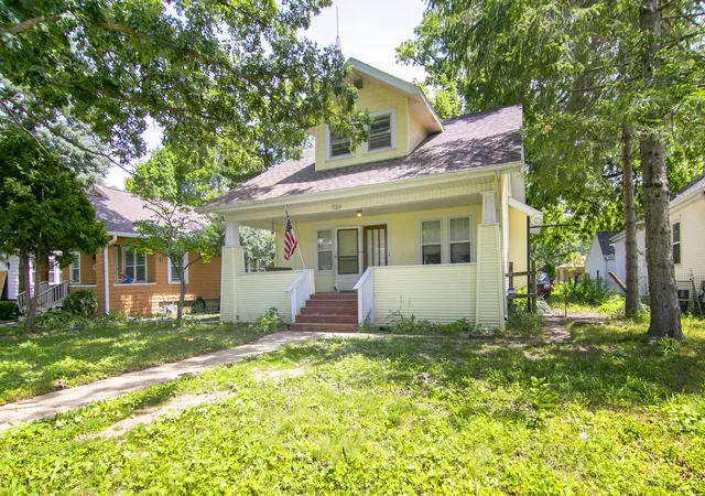 1st image of 984 S Poplar Ave, Kankakee, IL 60901 | MLS# 12696150