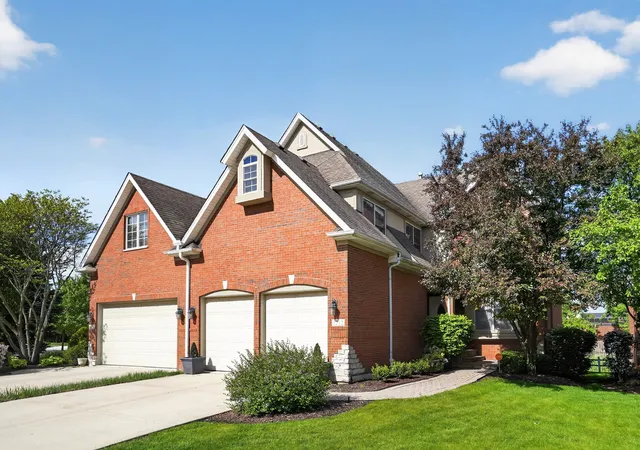 Homes for sale in Westmont, IL | 1212 Connamara Ct, Westmont, IL 60559 | MLS# 12696167