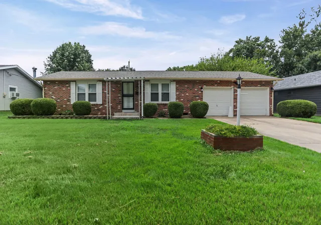 Homes for sale in Centralia, IL | 529 Marquis Ave, Centralia, IL 62801 | MLS# 12696177