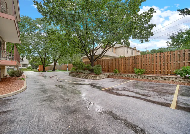 Homes for sale in Arlington Heights, IL | 225 E Wing Street, Arlington Heights, IL 60004 | Houzeo