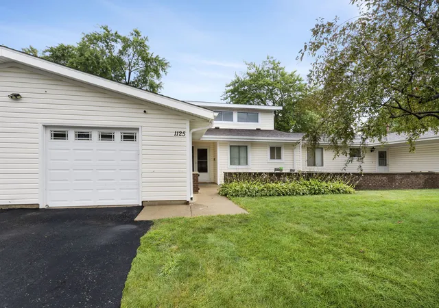 Photo 1 of Townhouse for sale at 1125 Danvers Ct, Schaumburg, IL 60193 | MLS# 12696205 | Listing updated on 2026-09-23