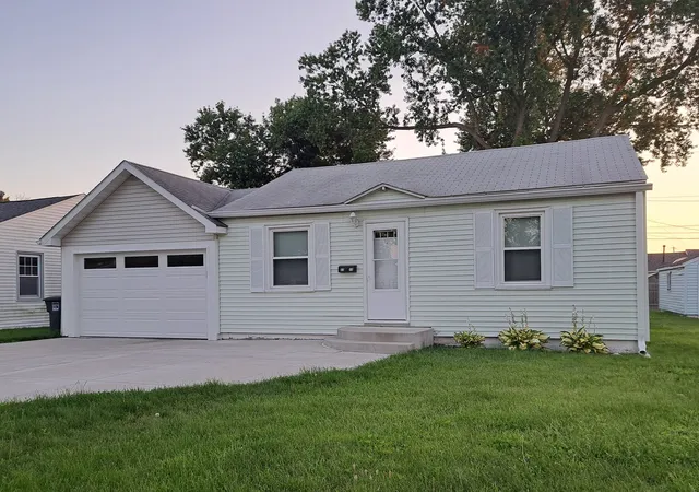 Homes for sale in Moline, IL | 2315 48th St, Moline, IL 61265 | MLS# 12696236