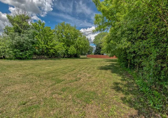 3rd image of 85 Bender Rd, Des Plaines, IL 60016 | MLS# 12696240