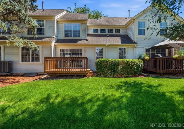 Homes for sale in South Elgin, IL | 37 Ione Dr #B, South Elgin, IL 60177 | MLS# 12696264