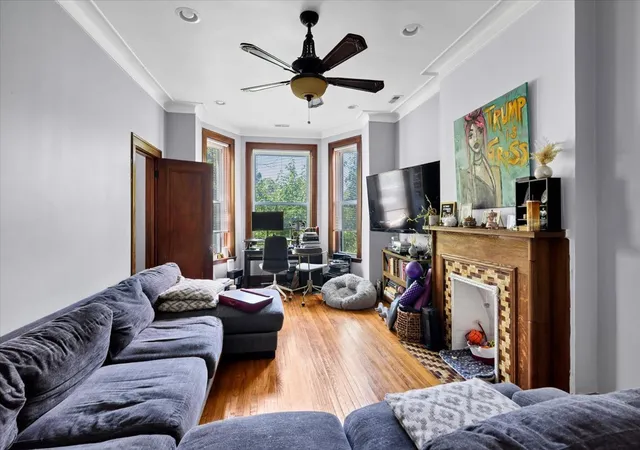Listing Photo 4 - Condo for sale in building located at 4127 N Ashland Ave, Chicago, IL 60613