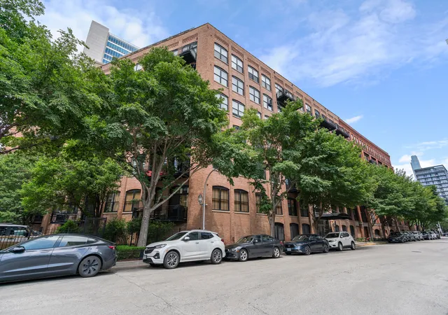 Homes for sale in Chicago, IL | 520 W Huron St #504, Chicago, IL 60654 | MLS# 12696284