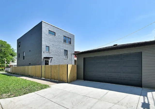 3rd image of 4859 W Hirsch St, Chicago, IL 60651 | MLS# 12696291