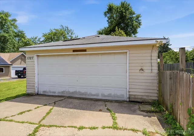 Homes for sale in Aurora, IL | 1327 Superior St, Aurora, IL 60505 | MLS# 12696301