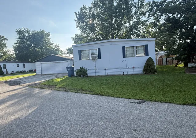 Homes for sale in Normal, IL | 870 5th St, Normal, IL 61761 | MLS# 12696310