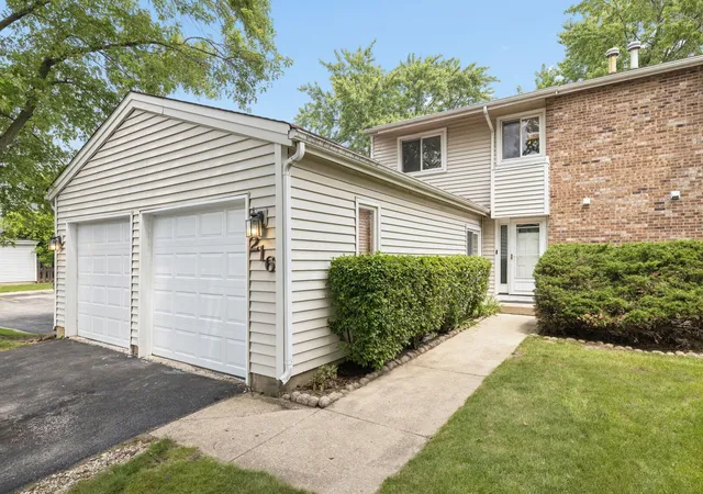 Homes for sale in Bolingbrook, IL | 216 Douglass Wy, Bolingbrook, IL 60440 | MLS# 12696311