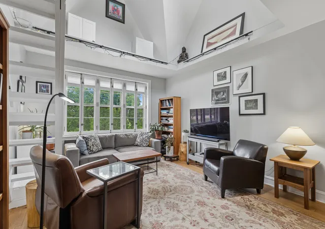 3rd image of 1210 Central St, Evanston, IL 60201