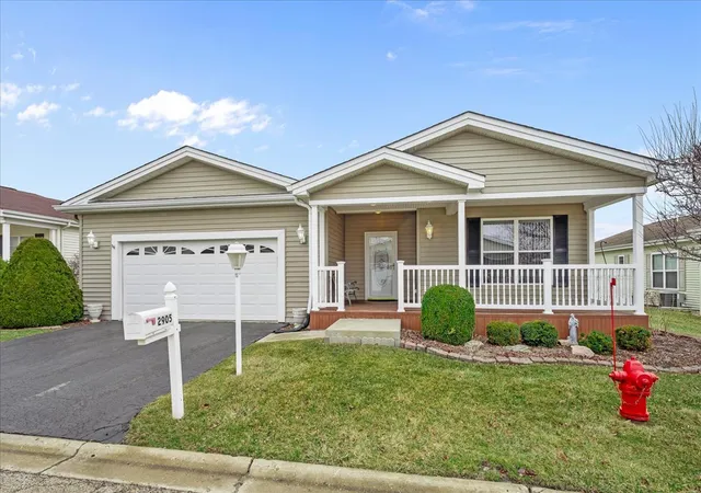 Homes for sale in Grayslake, IL | 2905 Carousel Ct, Grayslake, IL 60030 | MLS# 12696317