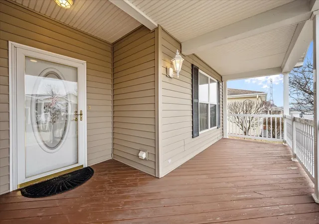Homes for sale in Grayslake, IL | 2905 Carousel Ct, Grayslake, IL 60030 | MLS# 12696317