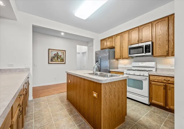 Homes for sale in Grayslake, IL | 2905 Carousel Ct, Grayslake, IL 60030 | MLS# 12696317