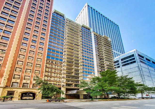Homes for sale in Chicago, IL | 201 E Chestnut St, Chicago, IL 60611