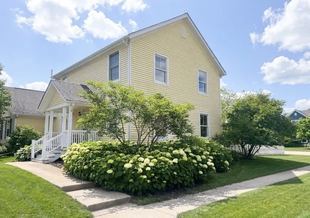 Homes for sale in Grayslake, IL | 1501 Amos Bennett St, Grayslake, IL 60030 | MLS# 12696366