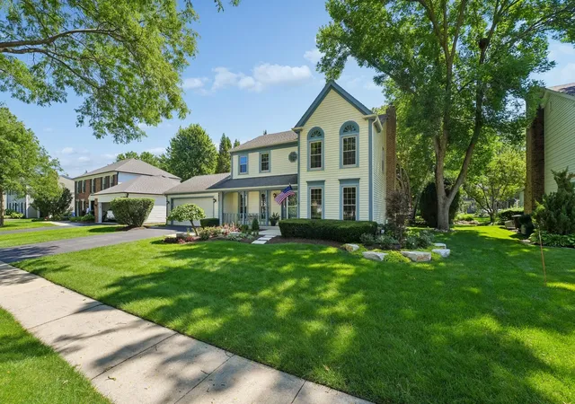 2nd image of 2027 Richton Dr, Wheaton, IL 60189 | MLS# 12696379