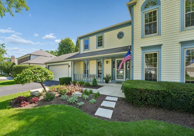 3rd image of 2027 Richton Dr, Wheaton, IL 60189 | MLS# 12696379