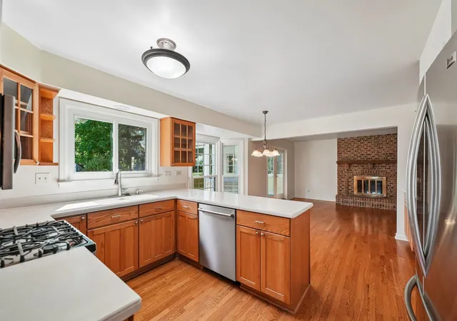 4th image of 2027 Richton Dr, Wheaton, IL 60189 | MLS# 12696379