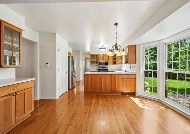 5th image of 2027 Richton Dr, Wheaton, IL 60189 | MLS# 12696379