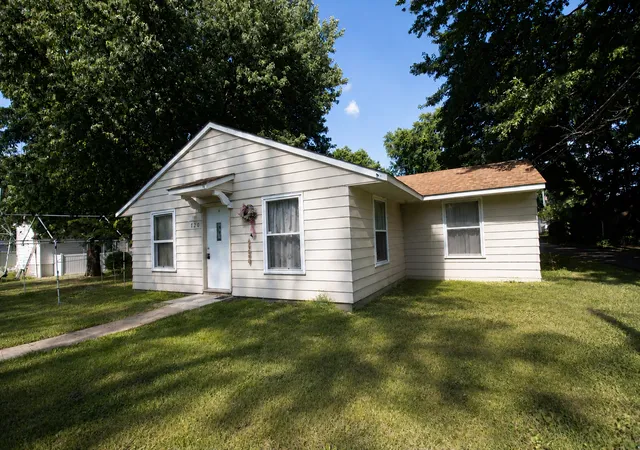 Homes for sale in Dixon, IL | 720 Grant Ave, Dixon, IL 61021 | MLS# 12696391