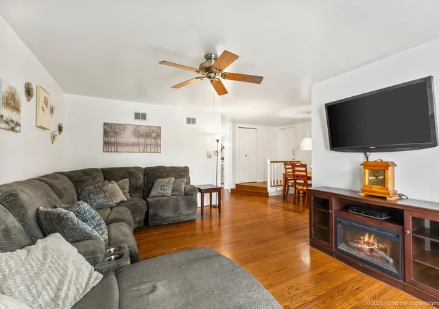Homes for sale in Orland Park, IL | 9155 Sutton Ct, Orland Park, IL 60462