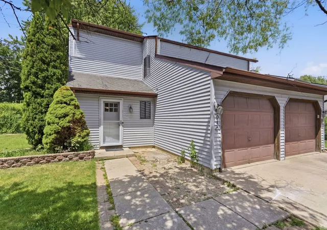Homes for sale in Aurora, IL | 930 Autumn Ln, Aurora, IL 60505 | MLS# 12696397