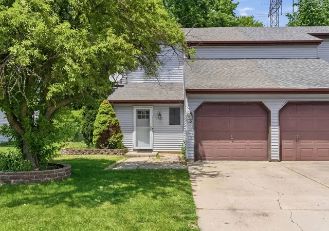 Homes for sale in Aurora, IL | 930 Autumn Ln, Aurora, IL 60505 | MLS# 12696397