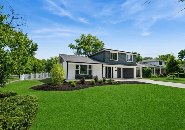 Homes for sale in Glenview, IL | 3501 Lawson Rd, Glenview, IL 60026 | MLS# 12696416