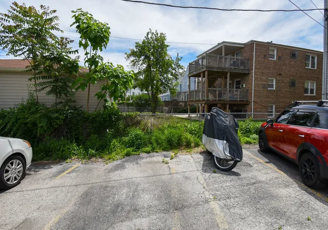 Homes for sale in Chicago, IL | 1730 W Foster Avenue, Chicago, IL 60640 | Houzeo