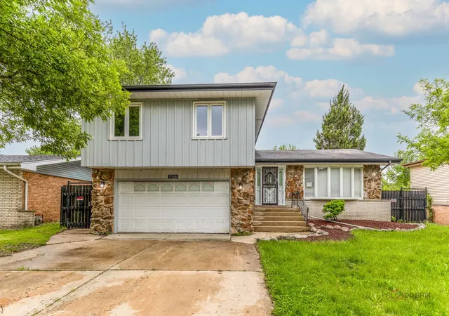 Photo 2 of Single family home for sale at 17108 Evans Dr, South Holland, IL 60473 | MLS# 12696436 | Listing updated on 2026-09-23