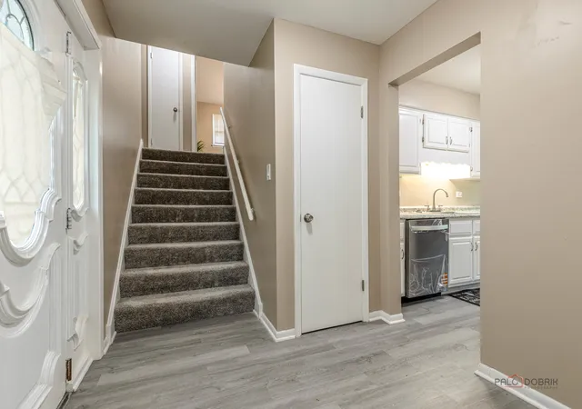 Photo 4 of Single family home for sale at 17108 Evans Dr, South Holland, IL 60473 | MLS# 12696436 | Listing updated on 2026-09-23