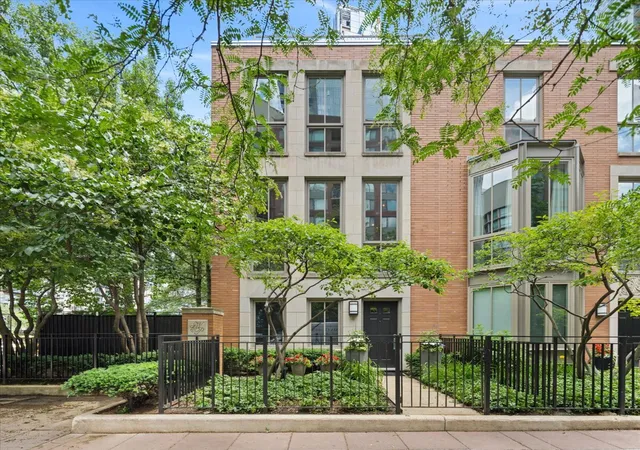 Homes for sale in Chicago, IL | 447 N Mcclurg Ct #447, Chicago, IL 60611 | MLS# 12696484