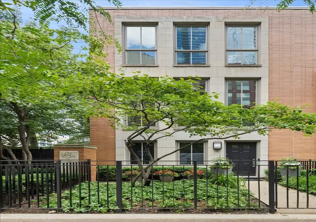 Homes for sale in Chicago, IL | 447 N Mcclurg Ct #447, Chicago, IL 60611 | MLS# 12696484