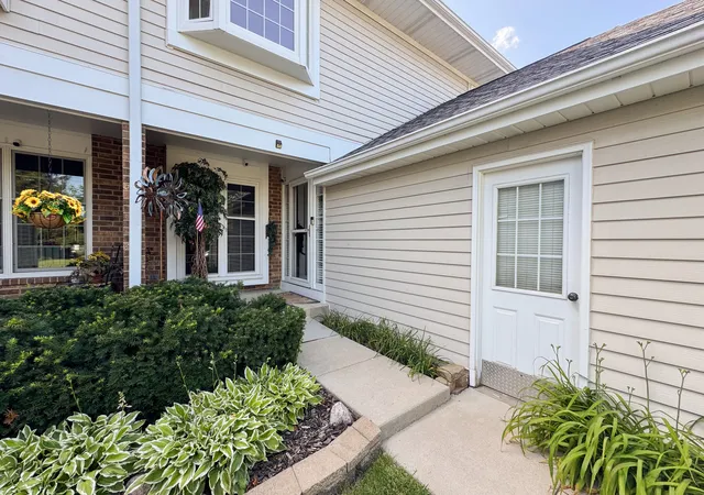 Homes for sale in Crystal Lake, IL | 836 Golf Course Rd, Crystal Lake, IL 60014 | MLS# 12696521