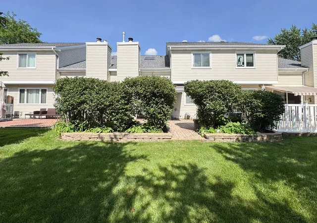 Homes for sale in Crystal Lake, IL | 836 Golf Course Rd, Crystal Lake, IL 60014 | MLS# 12696521